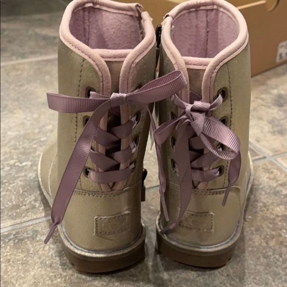 Sold out everywhere.BNWT Metallic Ugg sz 11 - Picture 5 of 5